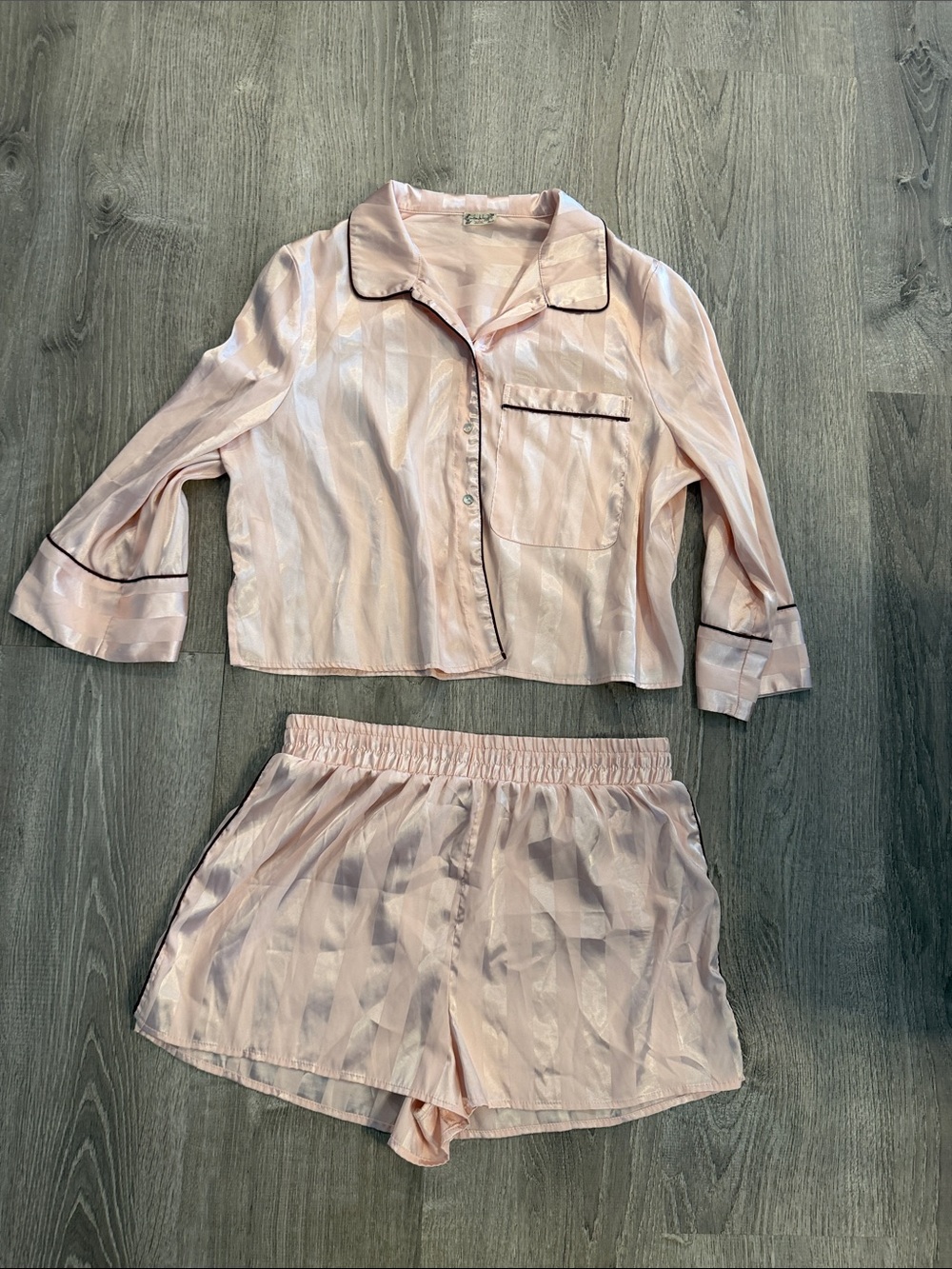 Silky Pink Women's Pajama Set with Contrast Piping intimately free people - Picture 1 of 3